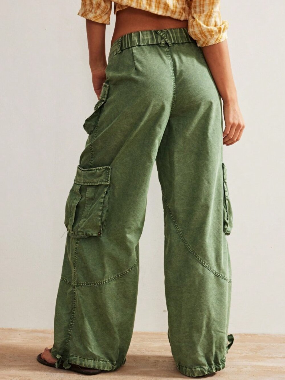 Green Casual Women's Woven Loose Drawstring Waist Low-Rise Wide Leg Cargo Pants - Picture 2 of 10